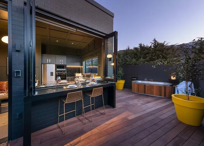 Yellow Pots A, Luxurious Outdoor Bath Appartement